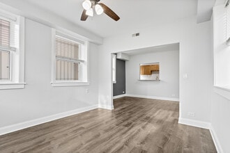1460 W Fargo Ave, Unit 1 in Chicago, IL - Building Photo - Building Photo