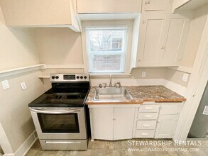2024 Emerald St in Eugene, OR - Building Photo - Building Photo