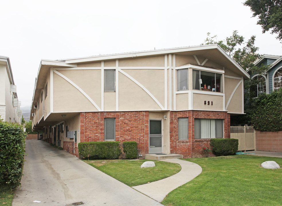 521 Glenwood Rd in Glendale, CA - Foto de edificio