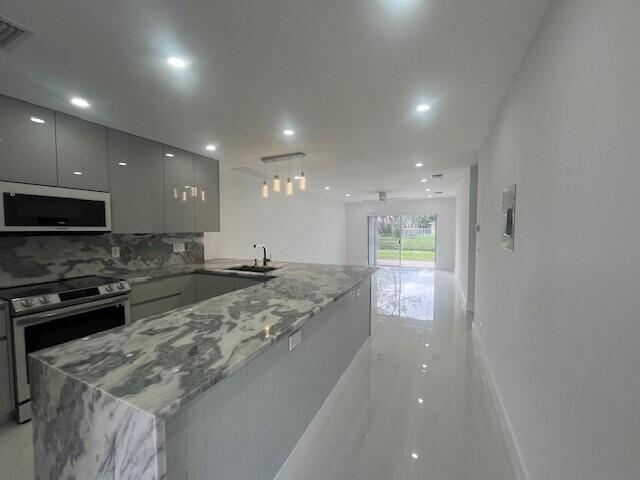8762 Belle Aire Dr in Boca Raton, FL - Building Photo - Building Photo