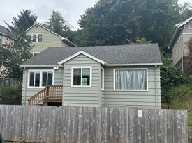 2875 Marine Dr in Astoria, OR - Building Photo