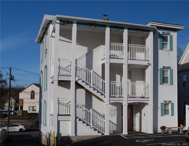 113 Tunxis Hill Rd-Unit -3rd Floor in Fairfield, CT - Building Photo - Building Photo