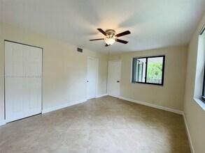 10101 W Sunrise Blvd, Unit 204 in Plantation, FL - Foto de edificio - Building Photo