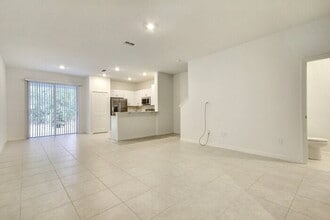 10224 Trumpet Honeysuckle Wy in San Antonio, FL - Building Photo - Building Photo