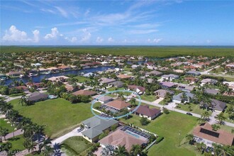 5007 SW 27th Ave in Cape Coral, FL - Foto de edificio - Building Photo