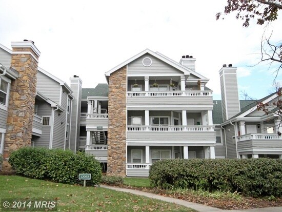 13085 Autumn Woods Way in Fairfax, VA - Building Photo
