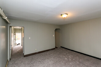 1716 W Pratt St in Baltimore, MD - Building Photo - Building Photo