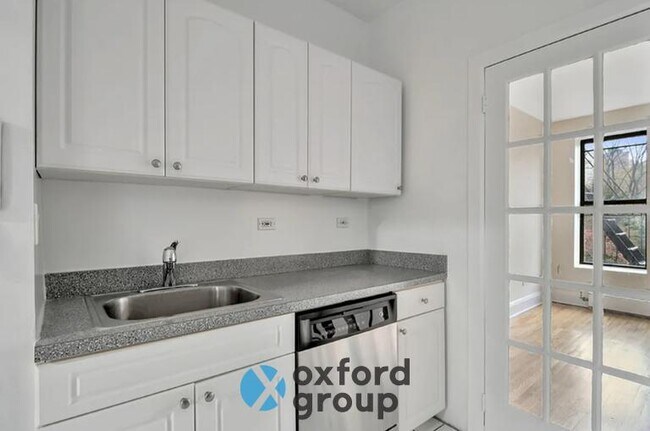 21 Greenwich Ave in New York, NY - Building Photo - Building Photo