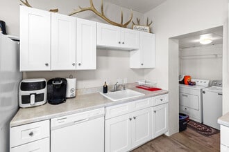 389 S 200 E St, Unit 1 in Gunnison, UT - Foto de edificio - Building Photo