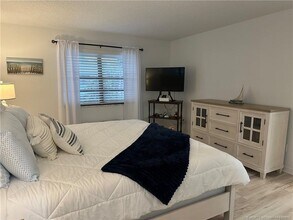 4095 SE Centerboard Ln in Stuart, FL - Building Photo - Building Photo