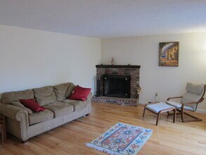 10 Treetop Park, Unit 10 in Westborough, MA - Foto de edificio - Building Photo