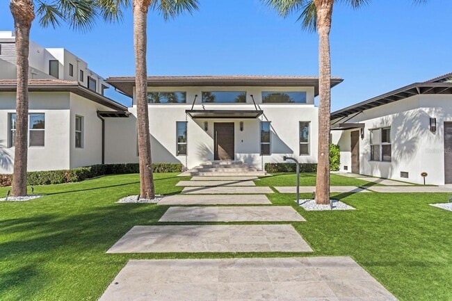 5129 W Neptune Way in Tampa, FL - Foto de edificio - Building Photo