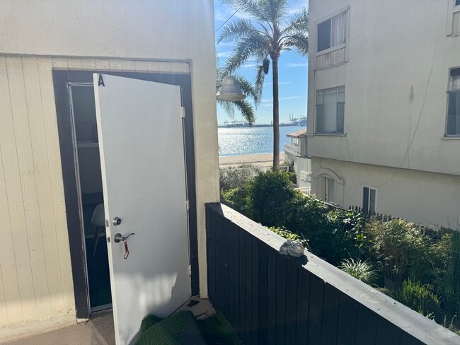 1804 E Ocean Blvd, Unit A in Long Beach, CA - Building Photo - Building Photo