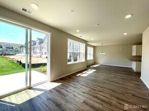 905 Greenland Square in Highland Park, NJ - Building Photo - Building Photo