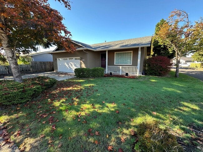 576 S 35th St in Springfield, OR - Building Photo - Building Photo