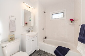 10 Stone Pl, Unit 2 in Somerville, MA - Foto de edificio - Building Photo