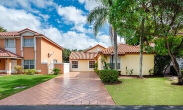 4725 NW 103rd Ct in Doral, FL - Building Photo - Building Photo