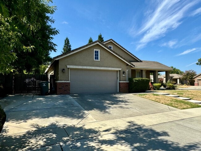 1394 Felton Way in Plumas Lake, CA - Building Photo - Building Photo
