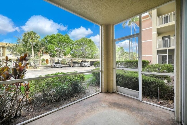 6565 Emerald Dunes Dr in West Palm Beach, FL - Building Photo - Building Photo