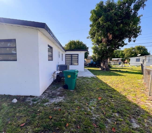 3361 NW 5th Pl in Fort Lauderdale, FL - Foto de edificio - Building Photo