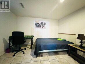 13 Brian Dr in Toronto, ON - Building Photo - Building Photo