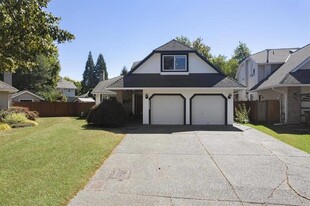 90XX-9161 161 St in Surrey, BC - Building Photo