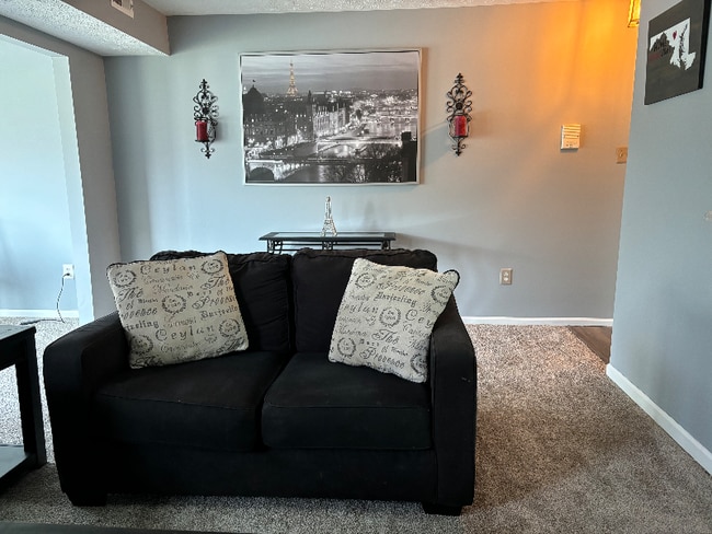 687 Deering Rd in Pasadena, MD - Building Photo - Building Photo