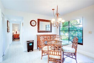 331 Golfview Cir in Stuart, FL - Building Photo