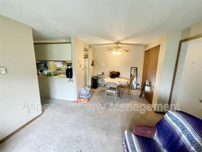 806 Benton Dr in Iowa City, IA - Building Photo - Building Photo