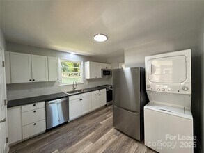 5320 Dolphin Ln in Charlotte, NC - Building Photo - Building Photo