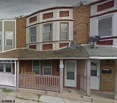 property at 2021 Grant Ave