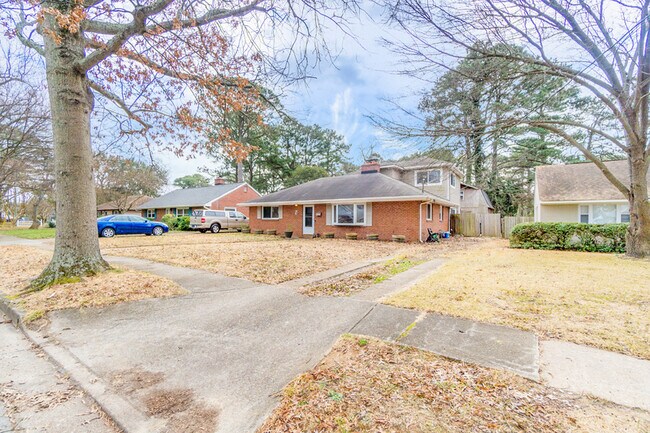 209 W Bayview Blvd in Norfolk, VA - Building Photo - Building Photo