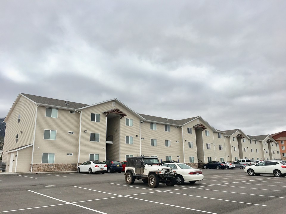 1130 Cedar Knls, Unit B5 in Cedar City, UT - Building Photo