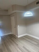 350 Crestwood Cir, Unit 106 in Royal Palm Beach, FL - Foto de edificio - Building Photo