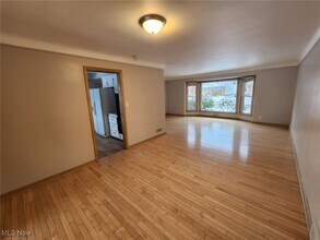 2413 Elmdale Rd in University Heights, OH - Building Photo - Building Photo