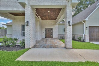 7 Pilot Point, Unit 707 in Conroe, TX - Building Photo - Building Photo