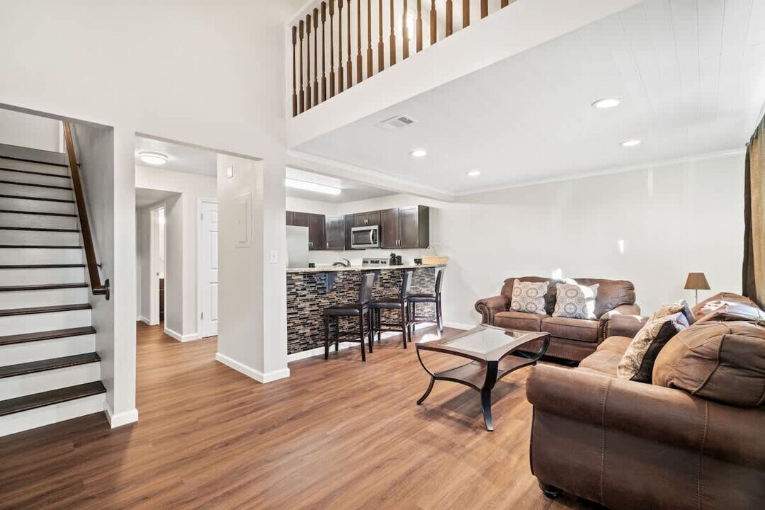 5218 Beach Dr in Panama City, FL - Foto de edificio