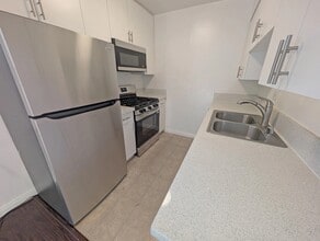 4402 Mammoth Ave in Los Angeles, CA - Building Photo - Building Photo