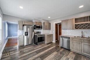 19-21-21 Daniel St in Springfield, MA - Building Photo