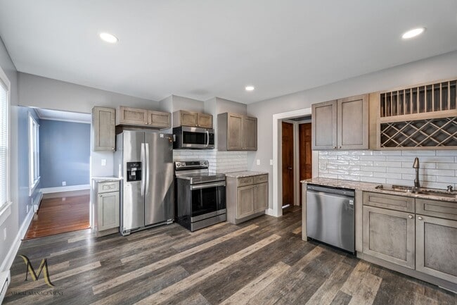 property at 19-21-21 Daniel St