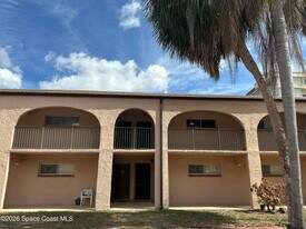 55 Riverside Dr in Cocoa, FL - Building Photo