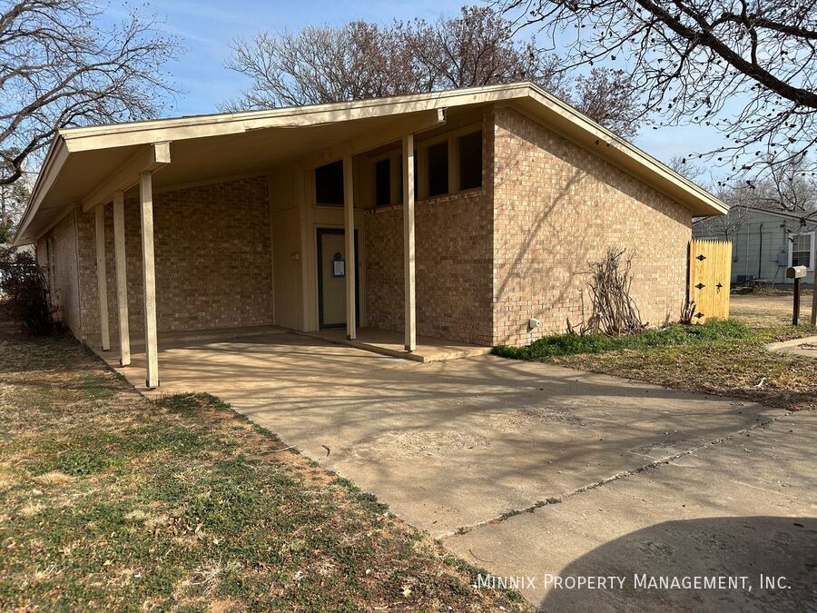 2124 32nd St in Lubbock, TX - Building Photo