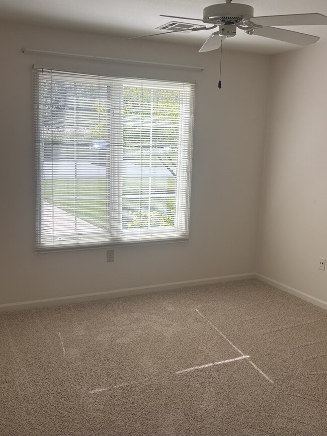 8976 Woodbridge Dr in Greendale, WI - Building Photo - Building Photo