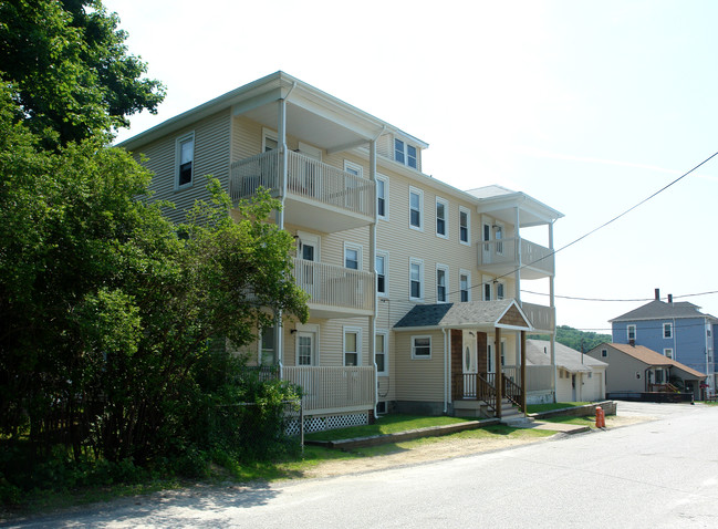 74 Loring St in Woonsocket, RI - Foto de edificio - Building Photo