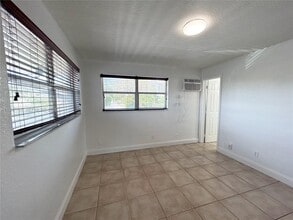 715 NE 6th St in Fort Lauderdale, FL - Foto de edificio - Building Photo