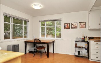 9521 12th Ave NW in Seattle, WA - Foto de edificio - Building Photo