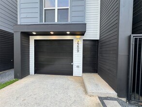 2209 Staples St in Houston, TX - Building Photo - Building Photo