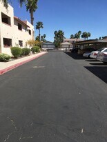 5203 Caliente St in Las Vegas, NV - Building Photo