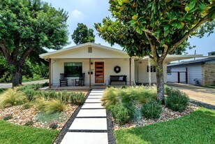 1701 Brentwood St in Austin, TX - Building Photo