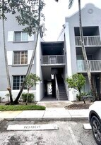 631 SW 111th Ln in Pembroke Pines, FL - Building Photo